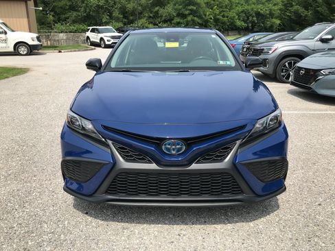 Used 2023 Toyota Camry SE w/ Convenience Package FWD image 3