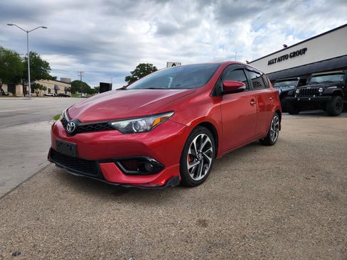 Used 2018 Toyota Corolla iM FWD image 1