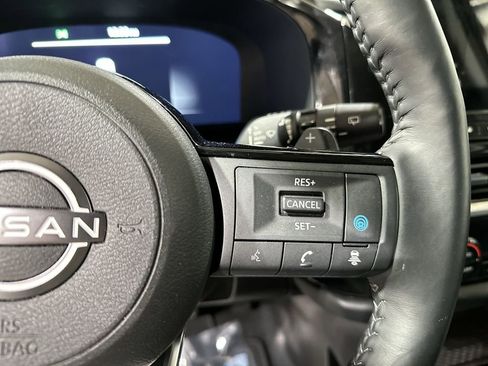 Used 2024 Nissan Pathfinder Platinum image 33