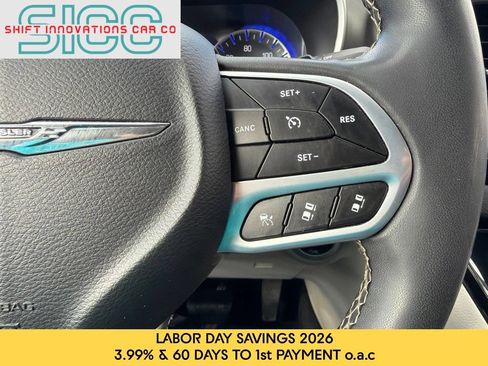Used 2024 Chrysler Pacifica Touring-L FWD image 12