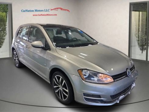 Used 2017 Volkswagen Golf SE image 3