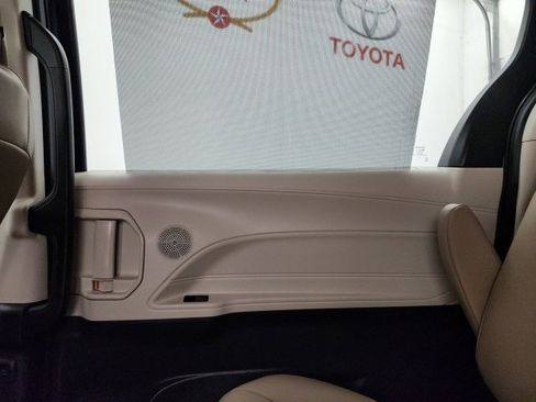 Certified 2022 Toyota Sienna XLE image 38