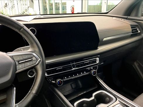 Used 2024 Chevrolet Traverse LT image 12