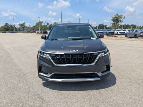 Used 2022 Kia Carnival LX FWD image 3