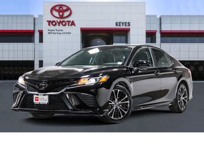 Used 2020 Toyota Camry SE w/ Carpet Mat Package