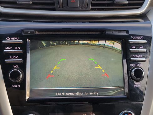 Used 2018 Nissan Murano SV image 11