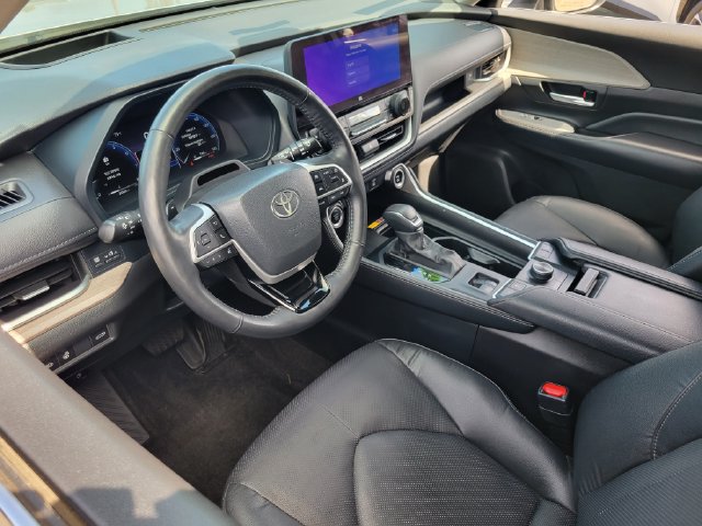 Used 2024 Toyota Grand Highlander AWD image 6