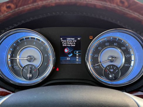 Used 2013 Chrysler 300 w/ Driver Convenience Group image 20