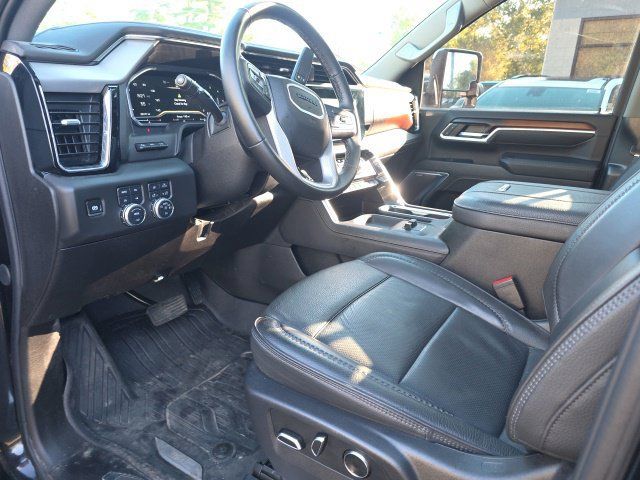 Used 2025 GMC Sierra 2500 Denali w/ Denali Reserve Package AWD/4WD image 4