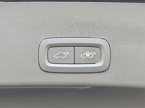 Used 2024 Volvo XC40 B5 Plus AWD/4WD image 14