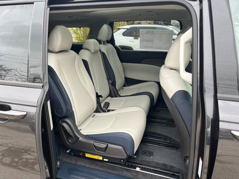 New 2026 Kia Carnival SX FWD image 19