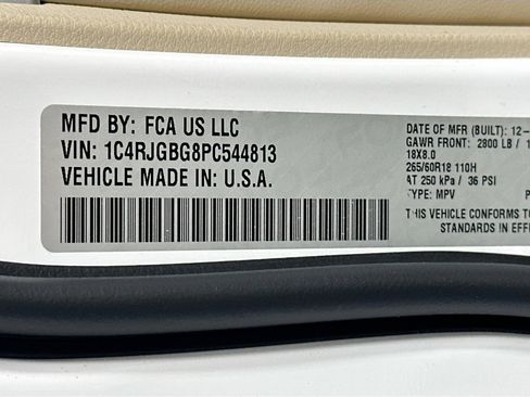 Used 2023 Jeep Grand Cherokee Limited w/ Luxury Tech Group II image 32