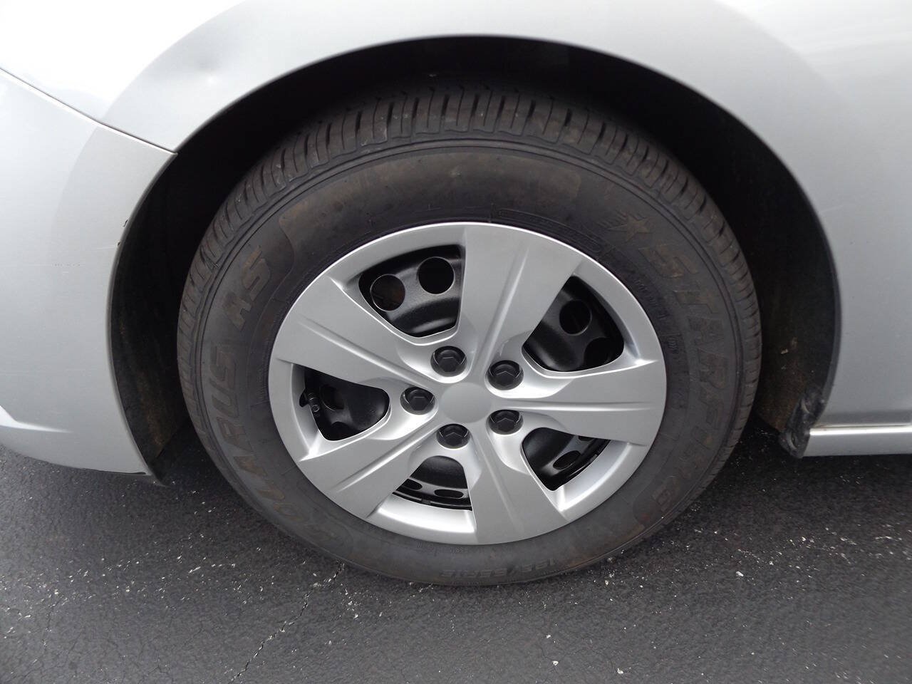 Used 2017 Chevrolet Cruze LS FWD image 32