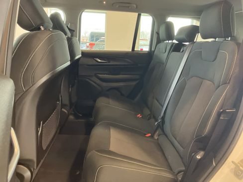 Used 2023 Jeep Grand Cherokee Laredo w/ Luxury Tech Group I image 23