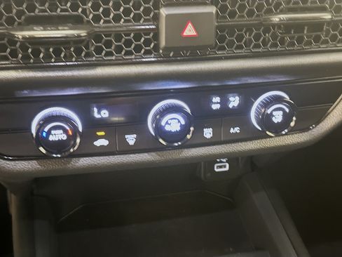 Used 2025 Honda HR-V LX image 24