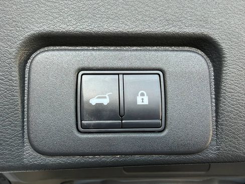 Used 2021 Nissan Rogue SV w/ Premium Package AWD/4WD image 8