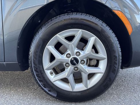 Used 2025 Kia Soul LX w/ LX Technology Package FWD image 9