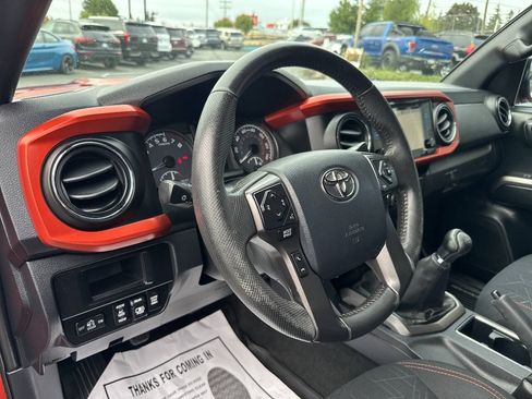 Used 2017 Toyota Tacoma TRD Sport w/ Tow Package AWD/4WD image 32