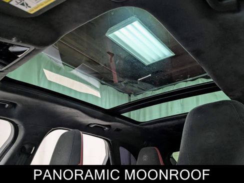 Used 2022 Jaguar F-PACE SVR image 17