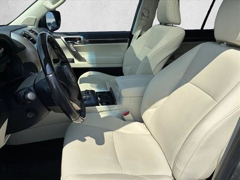 Used 2021 Lexus GX 460 Premium w/ Accessory Package AWD/4WD image 12