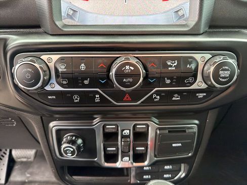 Used 2021 Jeep Gladiator Overland image 36