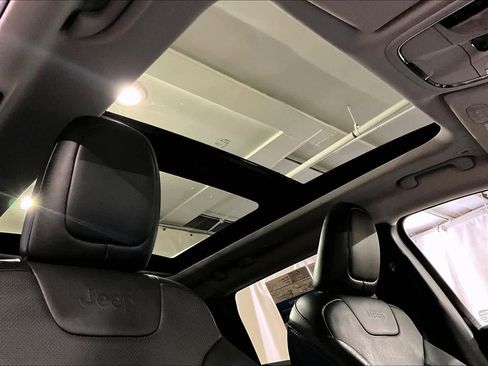 Used 2019 Jeep Cherokee Limited AWD/4WD image 13