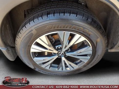 Used 2023 Nissan Rogue SV image 16