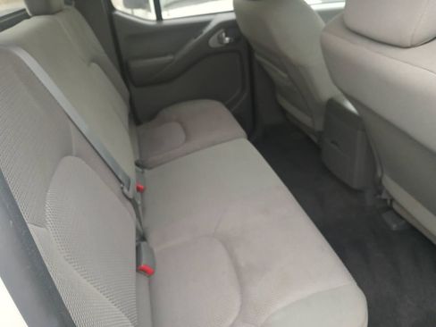 Used 2020 Nissan Frontier SV image 6