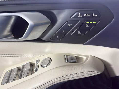 Used 2021 BMW X7 xDrive40i w/ M Sport Package image 27