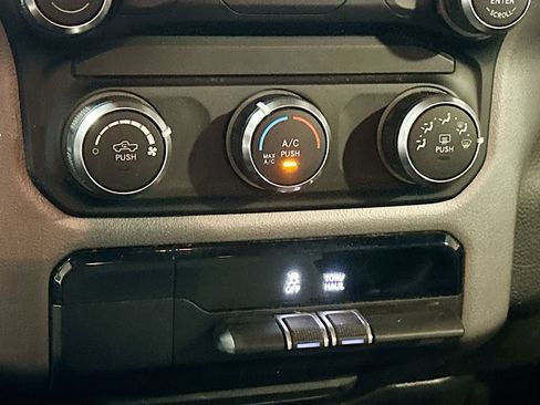 Used 2022 RAM 1500 4x4 Crew Cab image 15