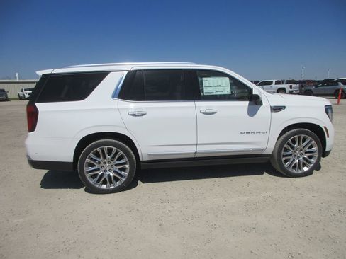 New 2026 GMC Yukon Denali w/ Denali Reserve Package AWD/4WD image 3