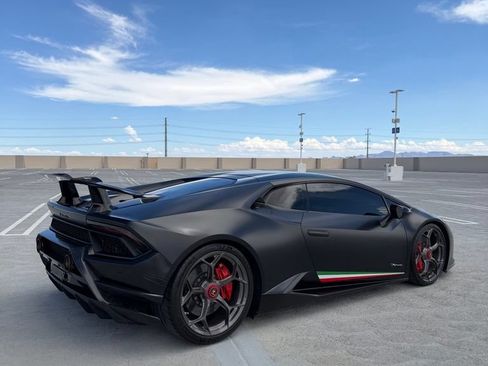 Used 2018 Lamborghini Huracan Performante AWD/4WD image 11