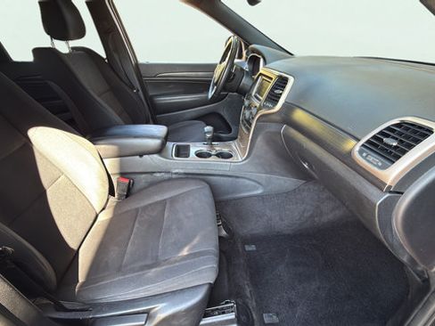 Used 2015 Jeep Grand Cherokee Laredo w/ Quick Order Package 23E RWD image 19
