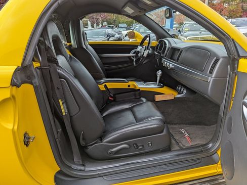 Used 2004 Chevrolet SSR w/ Preferred Equipment Group RWD image 21