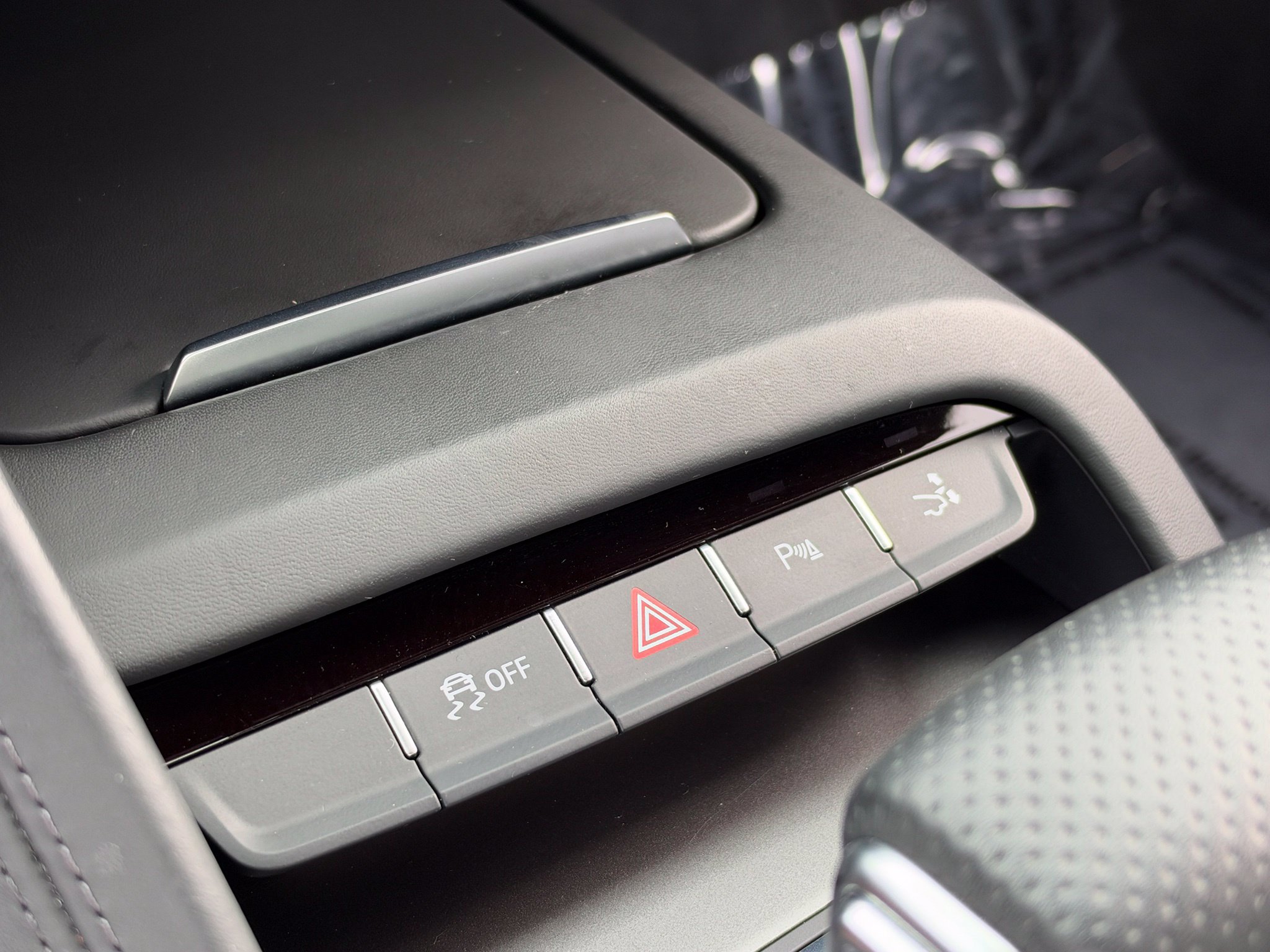 Used 2018 Audi R8 V10 w/ Premium Package RWD image 31