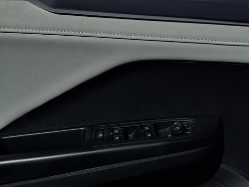 Certified 2026 Volkswagen Taos SE w/ Panoramic Sunroof Package FWD image 19