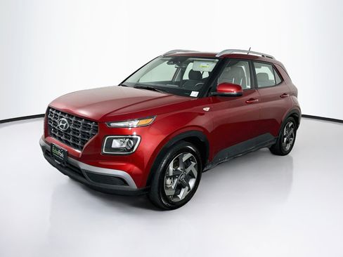 Used 2025 Hyundai Venue SEL FWD image 3