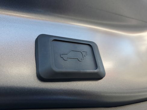 New 2025 Toyota RAV4 SE image 10