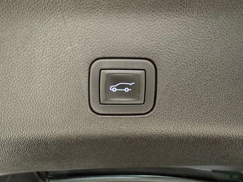 Used 2025 Chevrolet Suburban Z71 AWD/4WD image 25