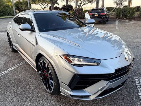 Used 2024 Lamborghini Urus S image 8