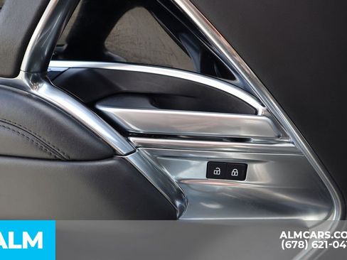 Used 2024 Land Rover Range Rover Long Wheelbase SE image 16