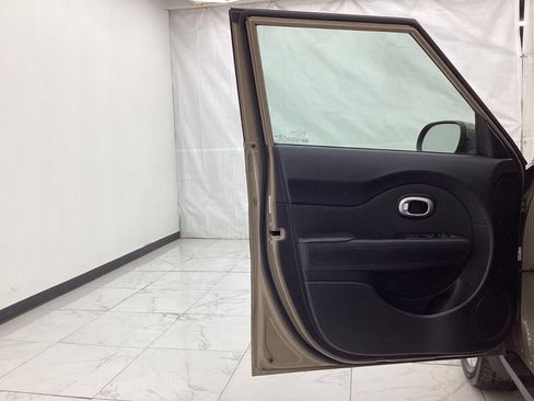 Used 2015 Kia Soul + FWD image 18