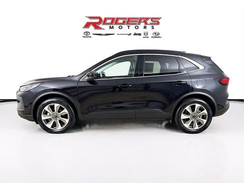 Used 2025 Ford Escape Platinum image 4