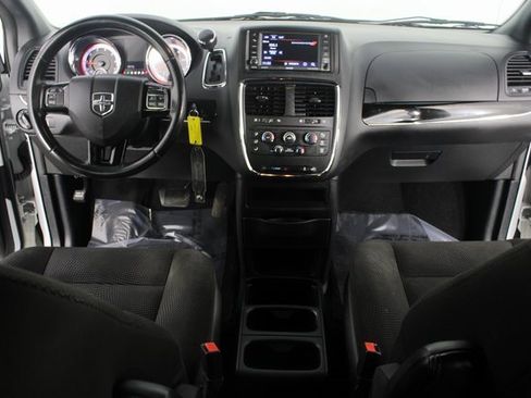 Used 2020 Dodge Grand Caravan SE image 8