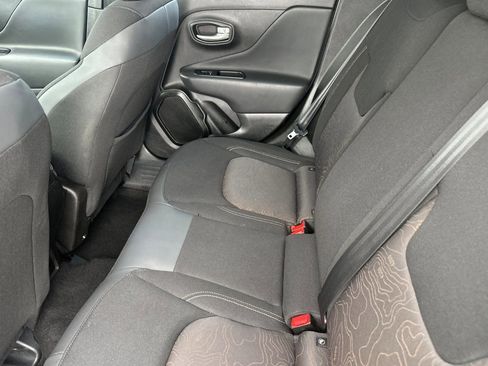 Used 2023 Jeep Renegade Latitude image 9