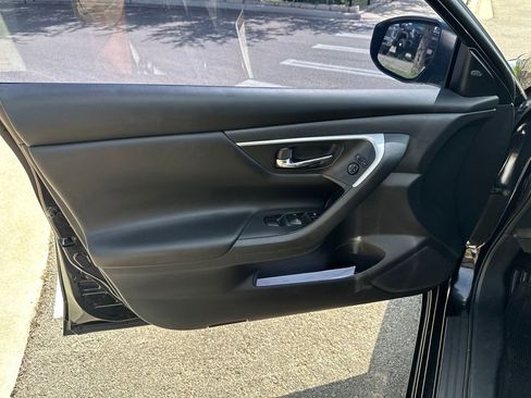Used 2017 Nissan Altima 2.5 SV w/ Convenience Package FWD image 16