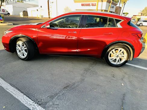 Used 2019 INFINITI QX30 w/ Navigation Package image 10
