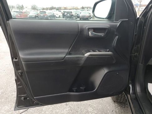 Used 2020 Toyota Tacoma TRD Sport image 25