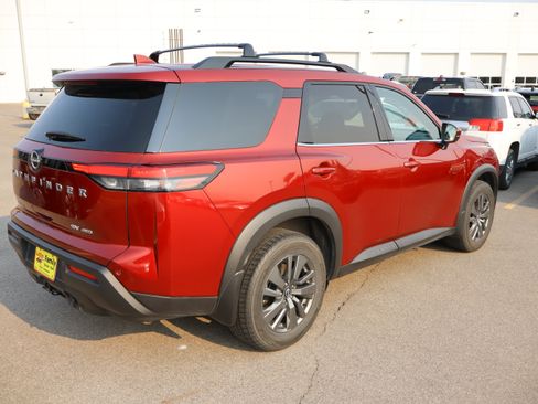 Used 2022 Nissan Pathfinder SV w/ SV Premium Package AWD/4WD image 6