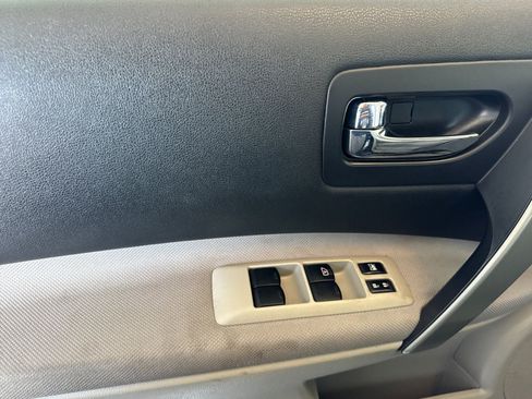 Used 2011 Nissan Rogue SV FWD image 15